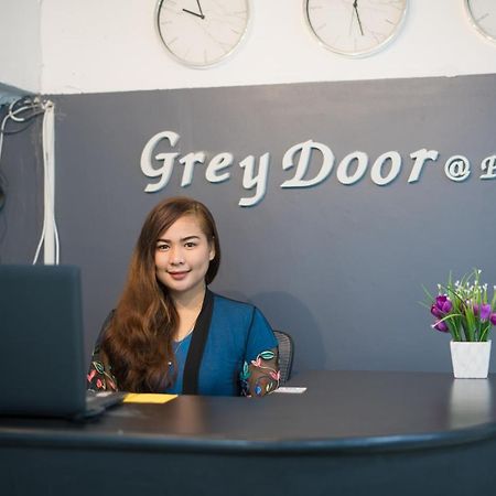 Grey Door Hotell Patong Exteriör bild
