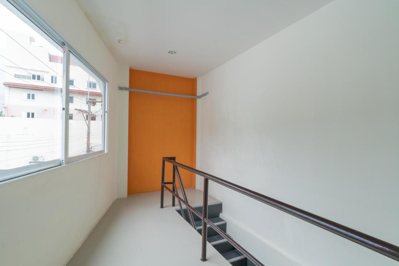 Grey Door Hotell Patong Exteriör bild
