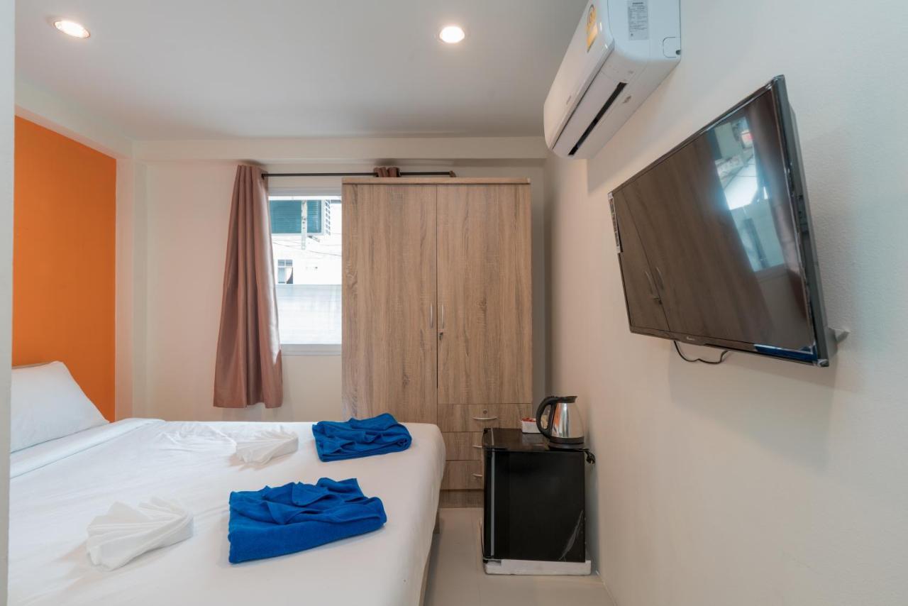 Grey Door Hotell Patong Exteriör bild
