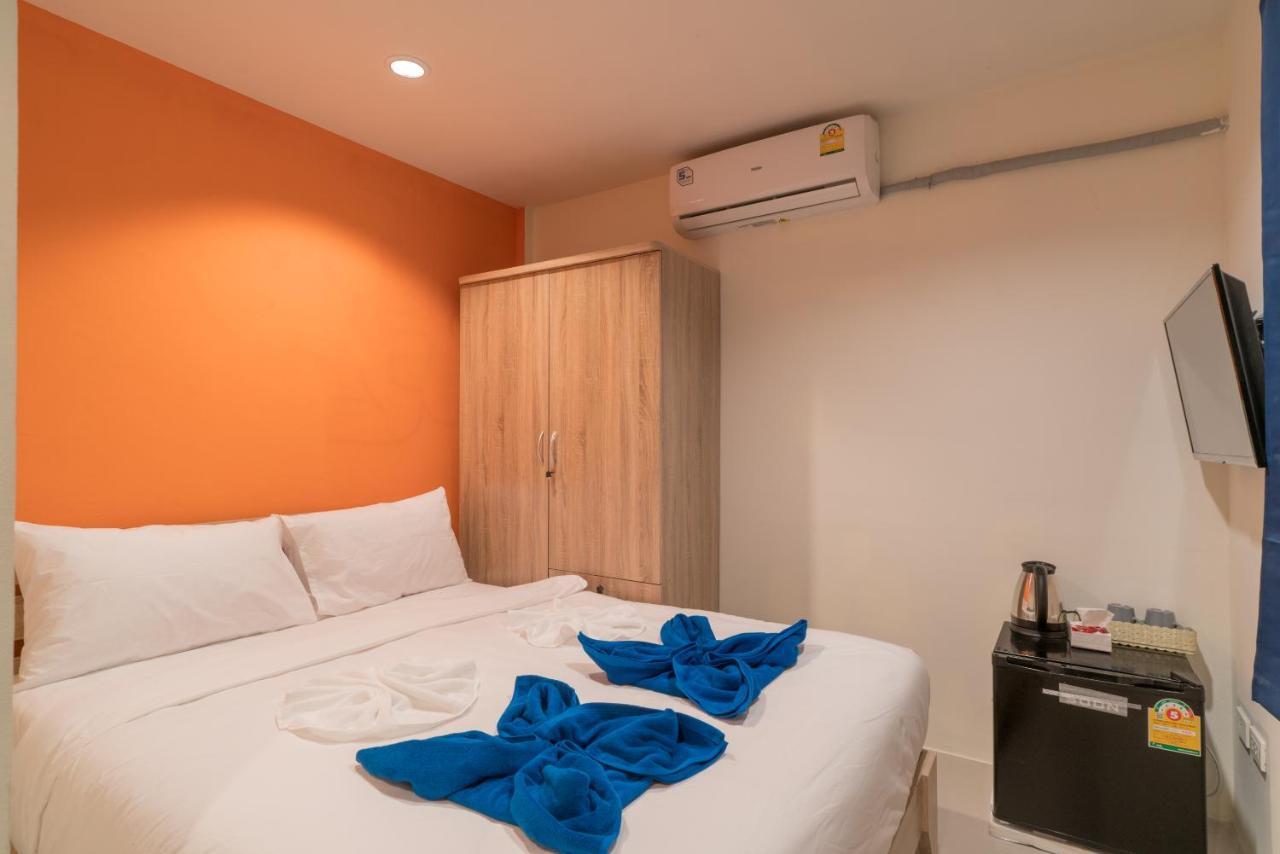 Grey Door Hotell Patong Exteriör bild