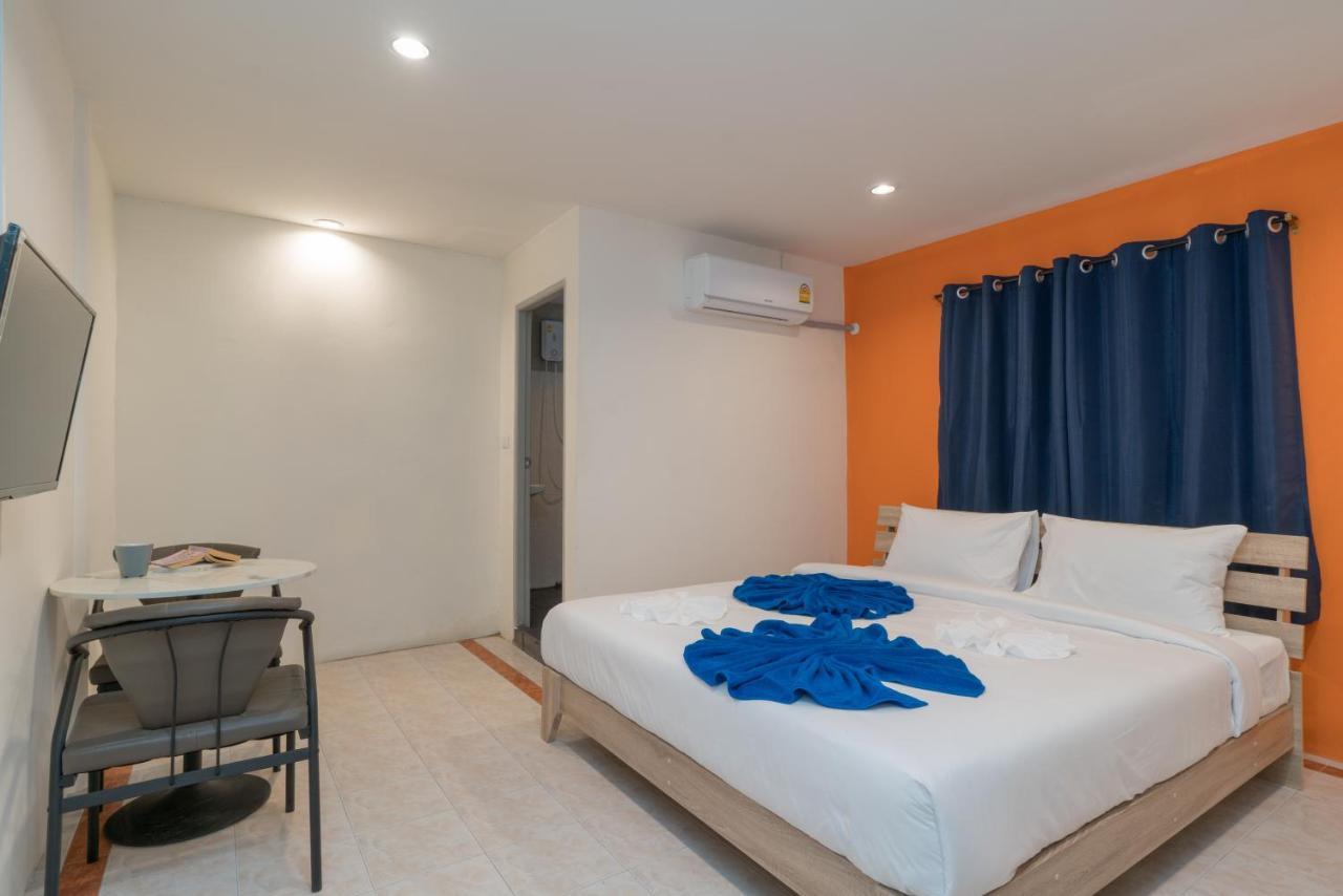 Grey Door Hotell Patong Exteriör bild