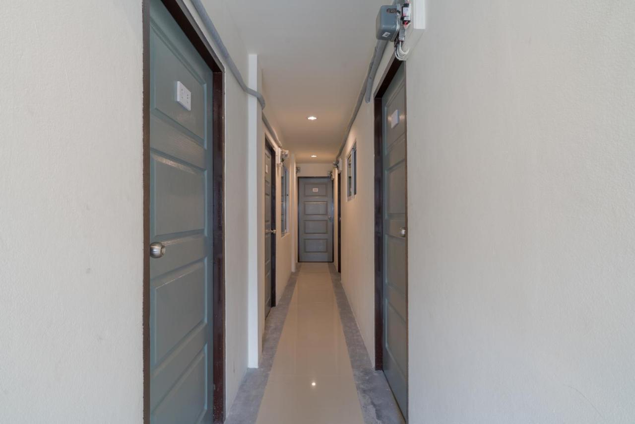 Grey Door Hotell Patong Exteriör bild